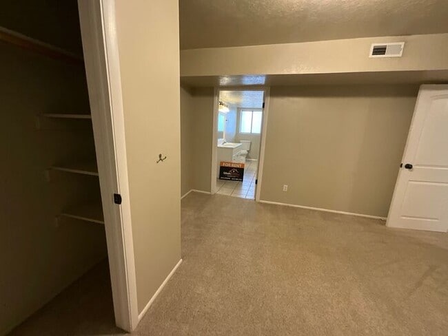 Building Photo - 5 bedroom 3 bath Home 2 car garage- Small dog friendly