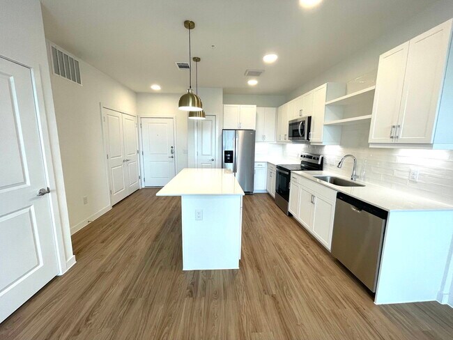 Primary Photo - 1101 Abbeyglen Castle Dr