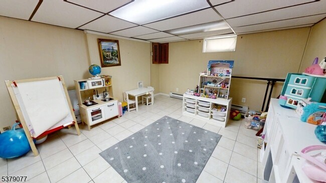 Building Photo - 827 Savitt Pl