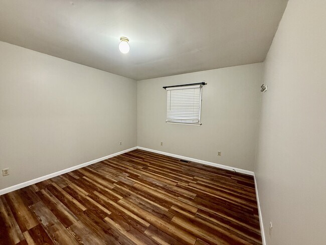 Building Photo - 117 Holly Ave