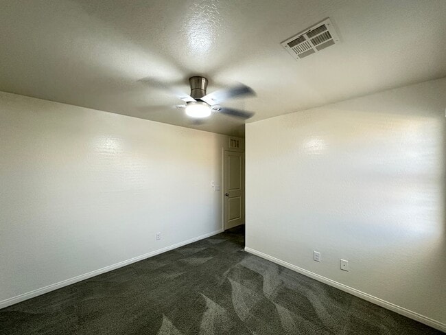 Building Photo - 6784 Pivot Point St
