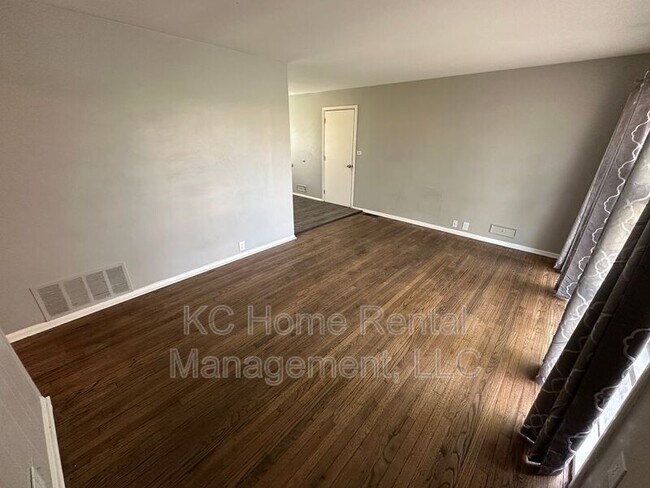 Building Photo - 7309 E 111th Terrace