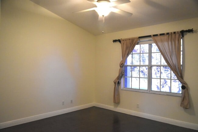 Building Photo - 3240 Fairway Cir