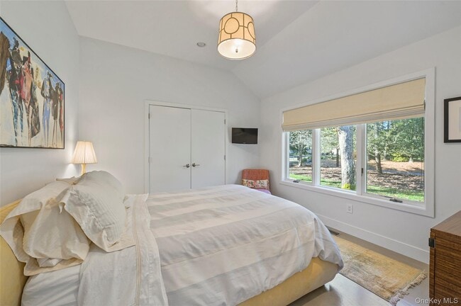 Building Photo - 6 Bridle Path