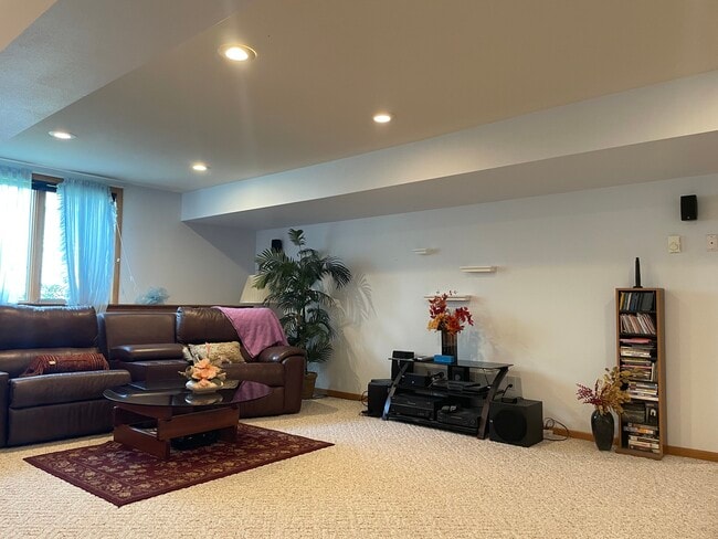 Building Photo - 6128 Jeffers Dr
