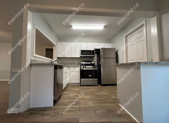 Building Photo - 2776 Palm Dr