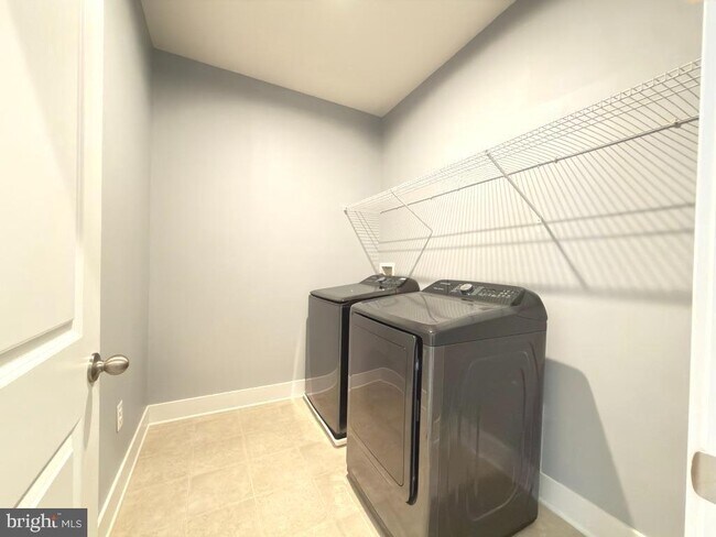Building Photo - 2512 Buckthorn Dr