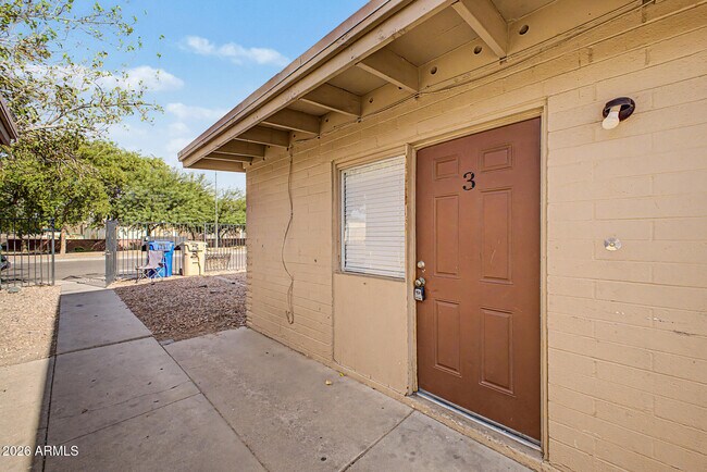 Building Photo - 7106 N 68th Ave
