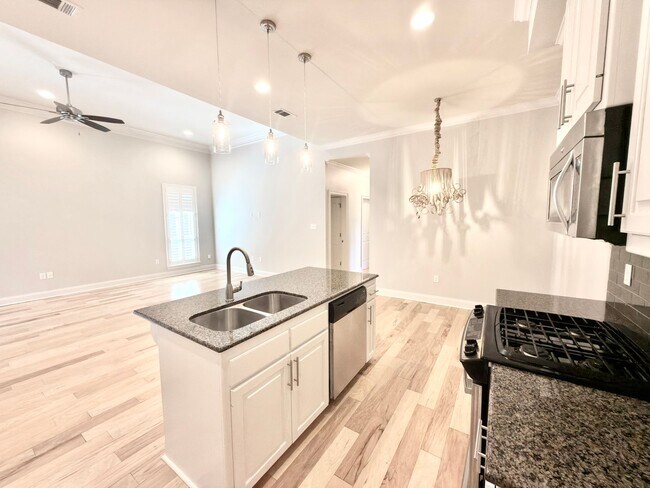 Building Photo - 7704 Ibiza Dr