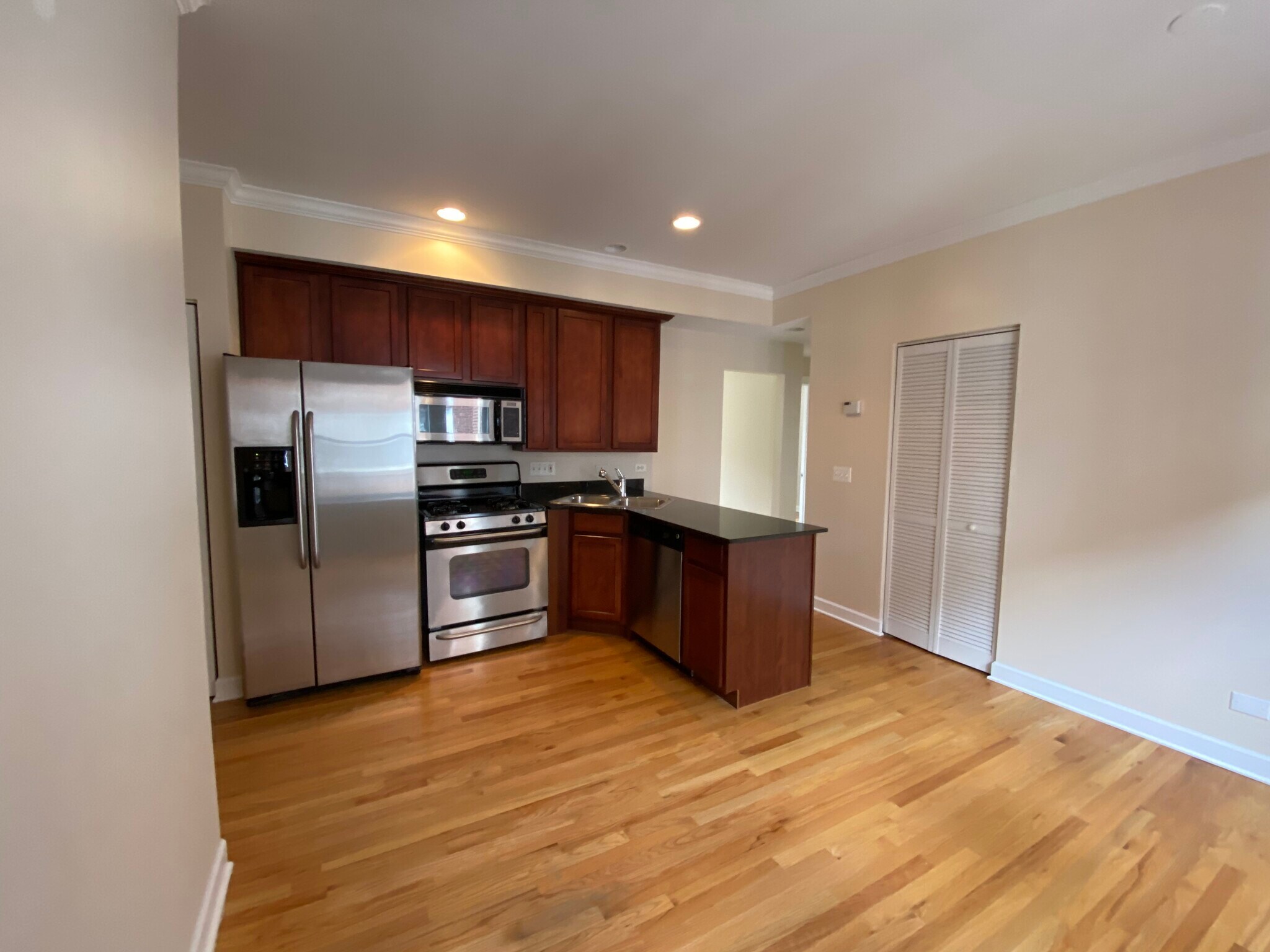 Building Photo - 3246 N Clifton Ave