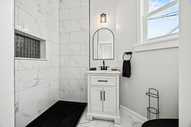 Building Photo - 3214 W Division St