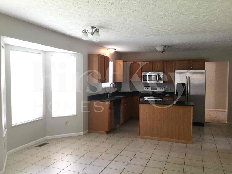 Building Photo - 7249 Bennell Dr