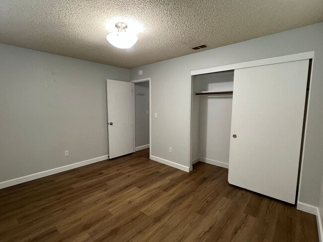 Building Photo - 470 Java St