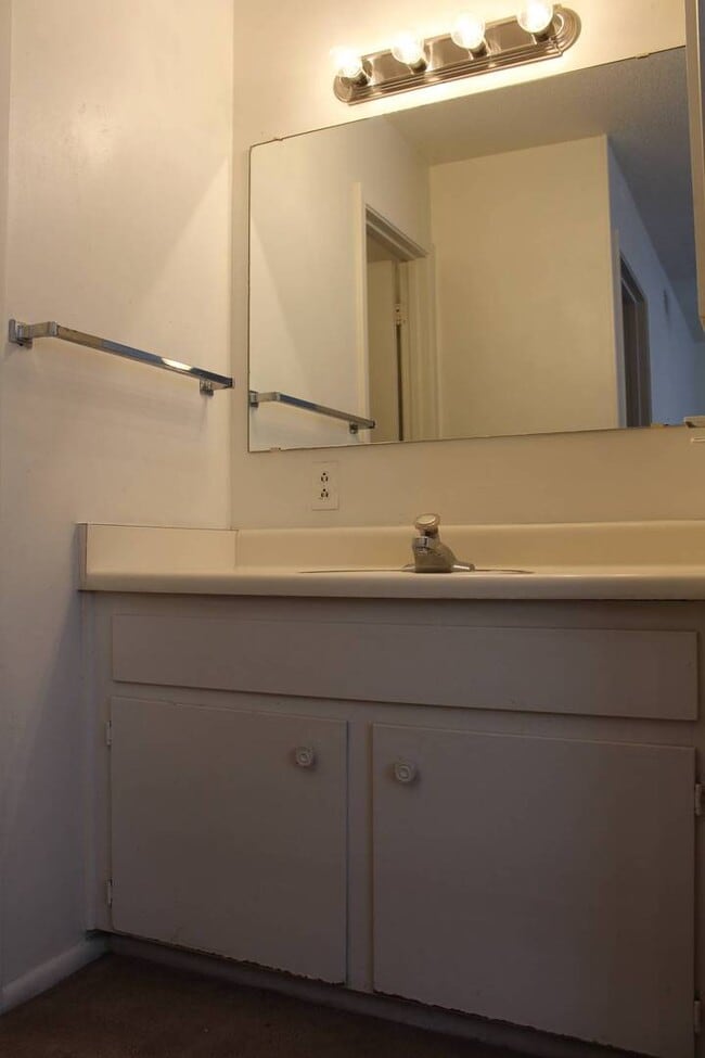 Building Photo - 1022 Fabulous Dr