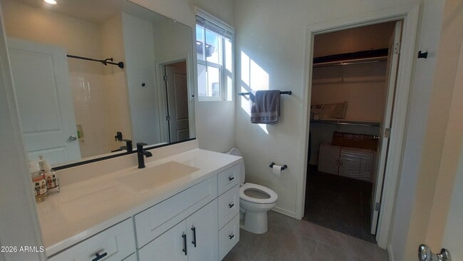 Building Photo - 290 E Markwood Dr