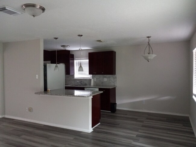 Building Photo - 15415 Poolview St