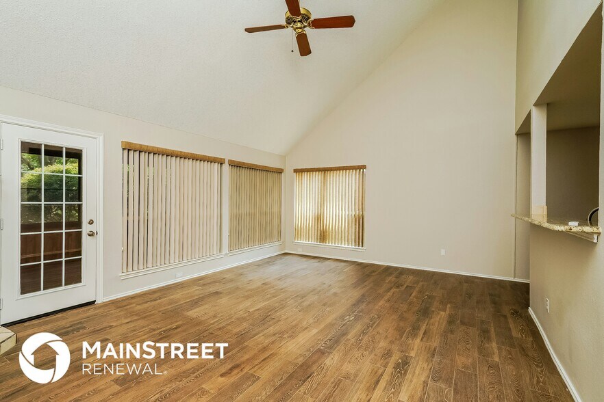 Building Photo - 1617 Palisades Dr