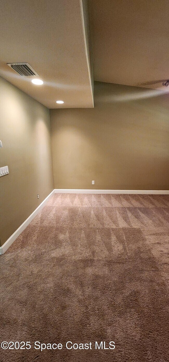 Building Photo - 2577 Sykes Creek Dr