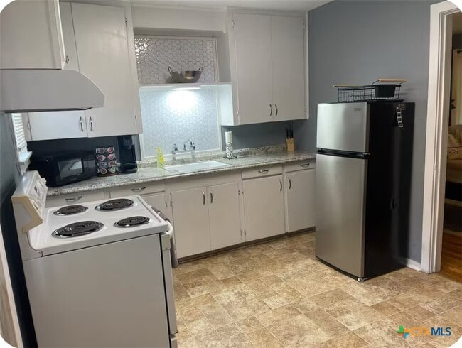 Building Photo - 284 Perryman St