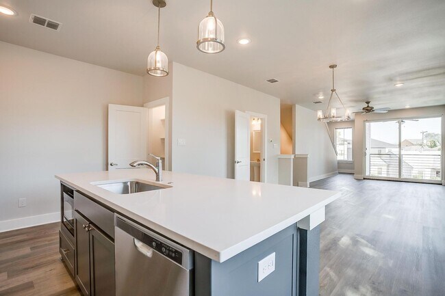 Building Photo - 2321 Benbrook Blvd