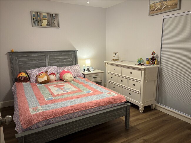 Building Photo - 2112 Sierra Dr