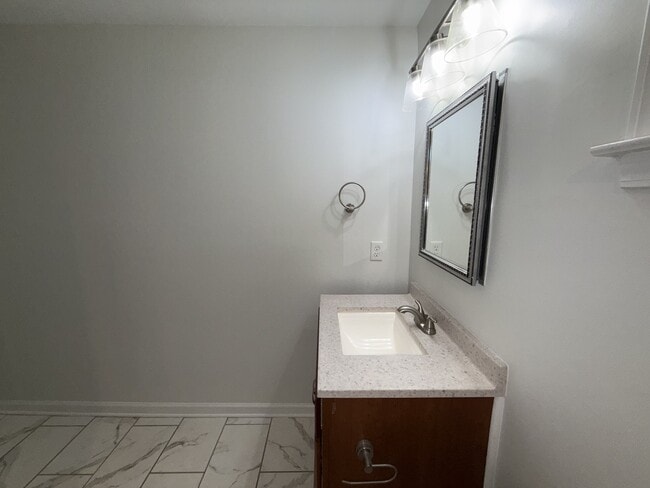 Building Photo - 212 Romney St