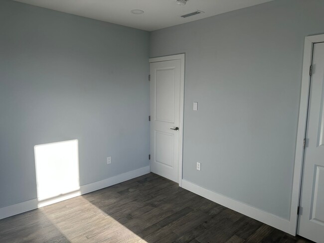 Building Photo - 4 Bed 2 Bath Newly Renovated House with Pa...