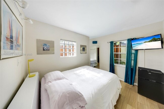 Building Photo - 1840 Tigertail Ave