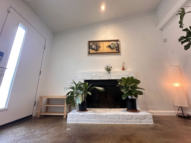 Building Photo - 1706 Royal Hill Dr