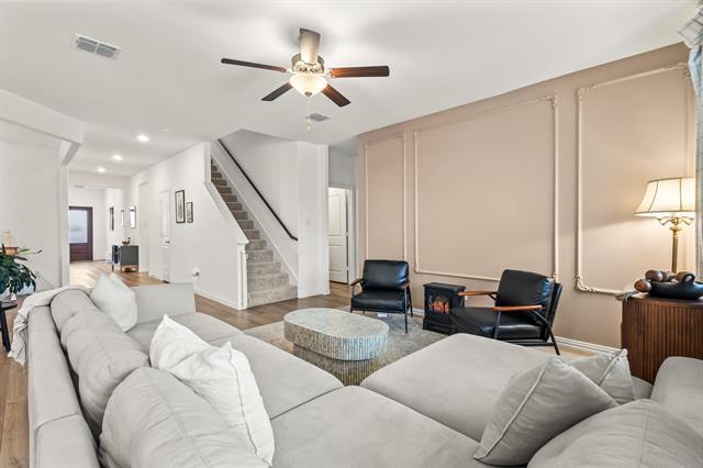 Building Photo - 1733 Lake Grove Dr