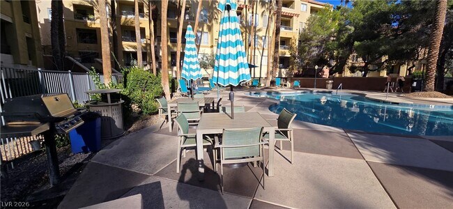 Building Photo - 210 E Flamingo Rd