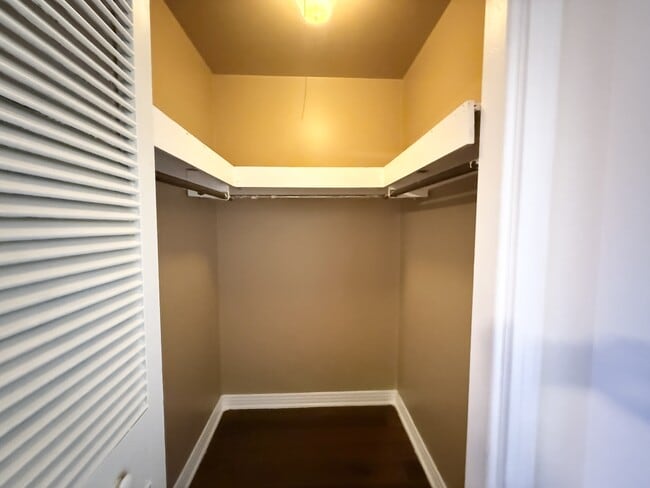 Building Photo - 1100 W Grand Ave