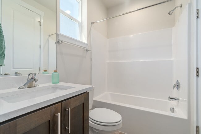 Building Photo - Gorgeous Home with a view!! Available Now!!