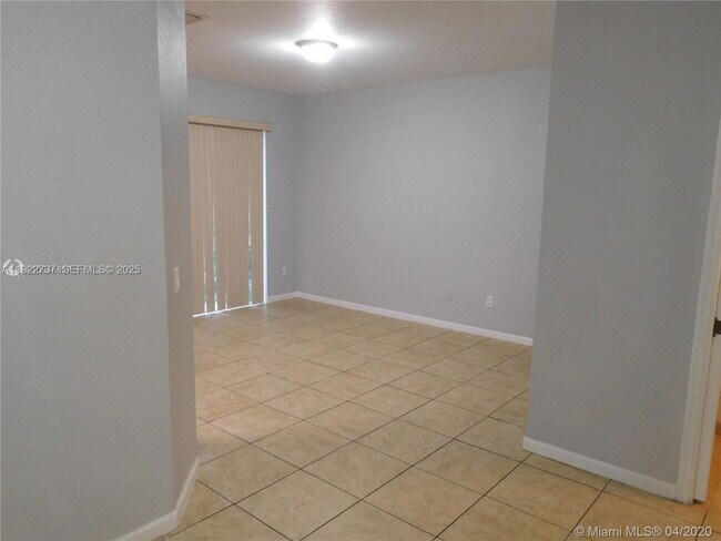 Building Photo - 646 NE 21st Ave