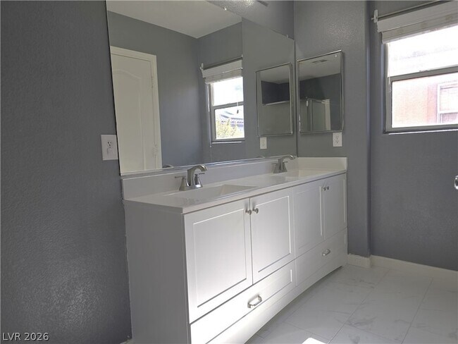 Building Photo - 6717 Yellowhammer Pl