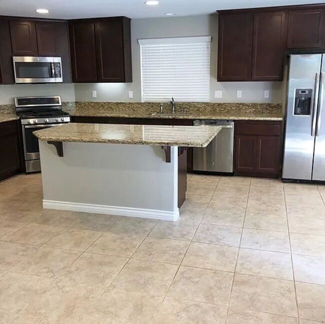 Building Photo - Welcome Home! Gated Estrella Community!
