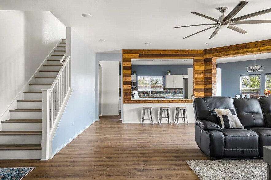 Building Photo - 311 Evening Grosbeak Dr