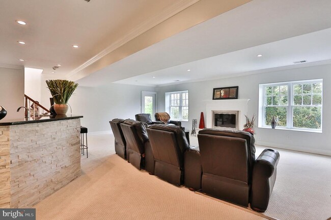 Building Photo - 6329 Linway Terrace