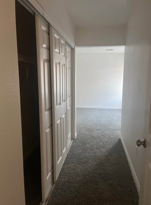 Building Photo - 1750 Karen Ave