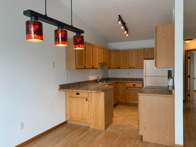 Building Photo - 3 Bedroom Twinhome