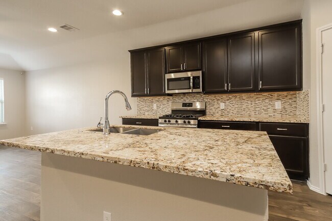Building Photo - 8102 Rose Petals Ln