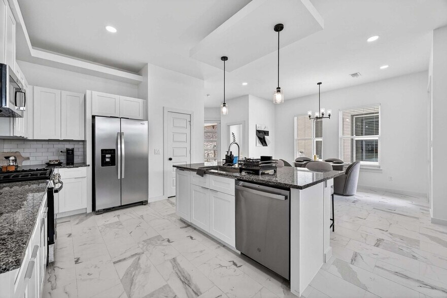 Building Photo - 2909 El Fenice Ln