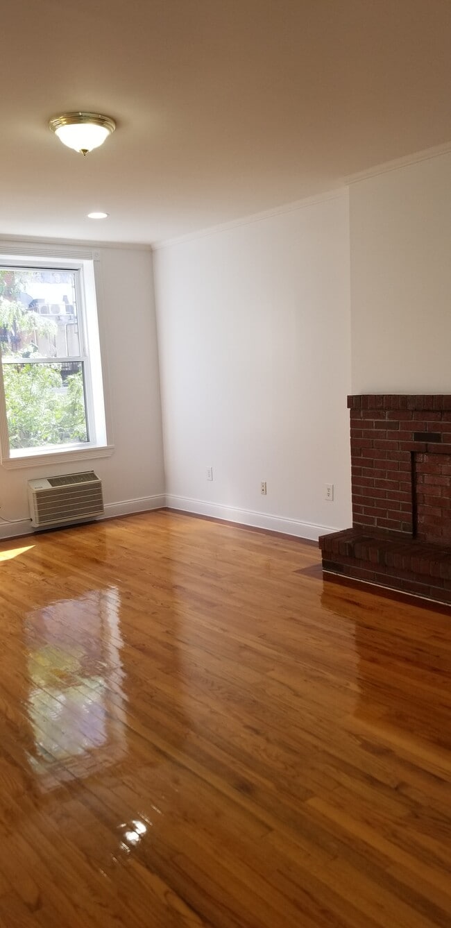 Building Photo - 259 W 15th St