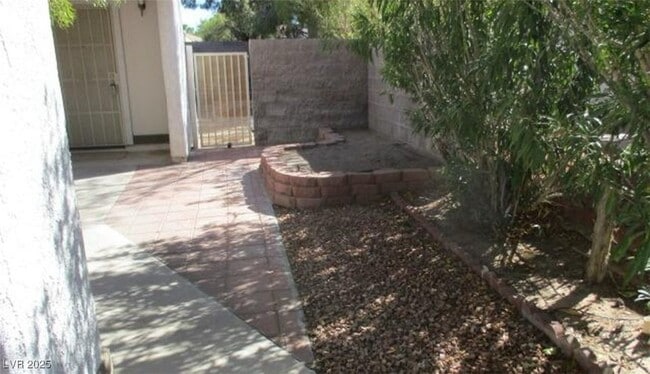 Building Photo - 6695 Flora Dr