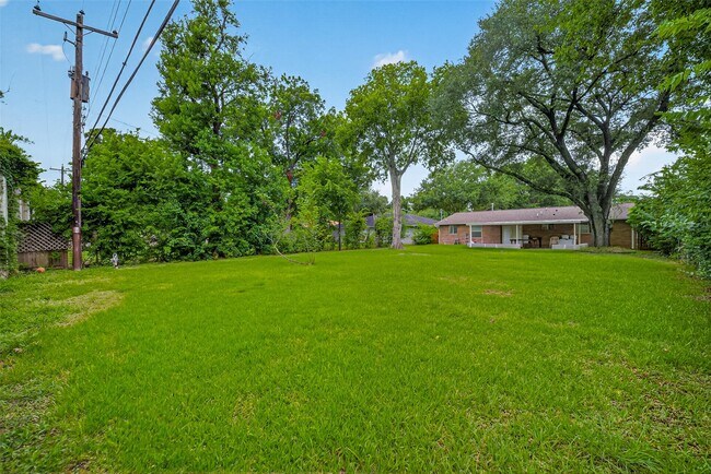 Building Photo - 5803 Greencraig Dr