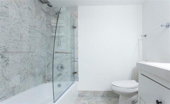 Building Photo - 1420 Brickell Bay Dr
