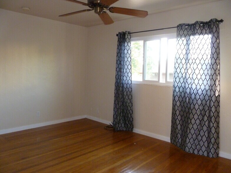 Bedroom - 175 W I St