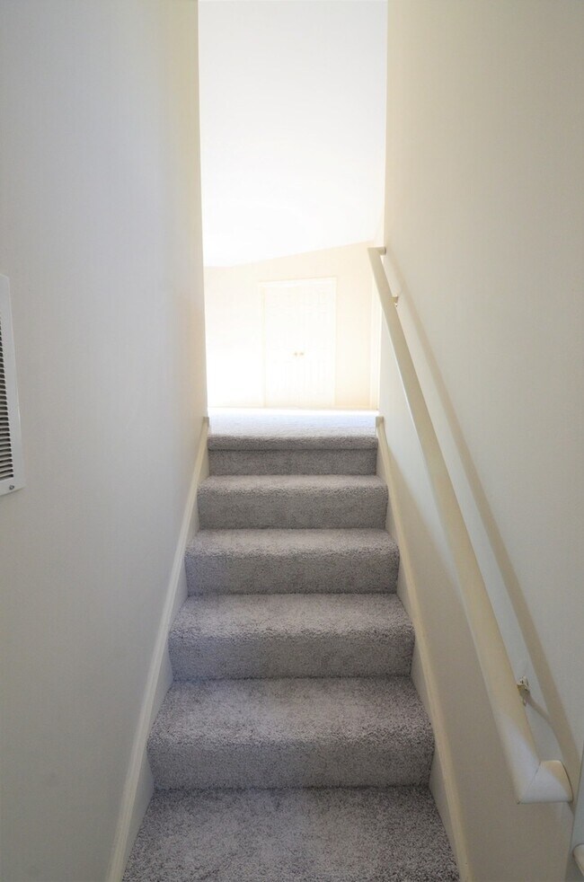 Building Photo - 2843 Rutland Cir