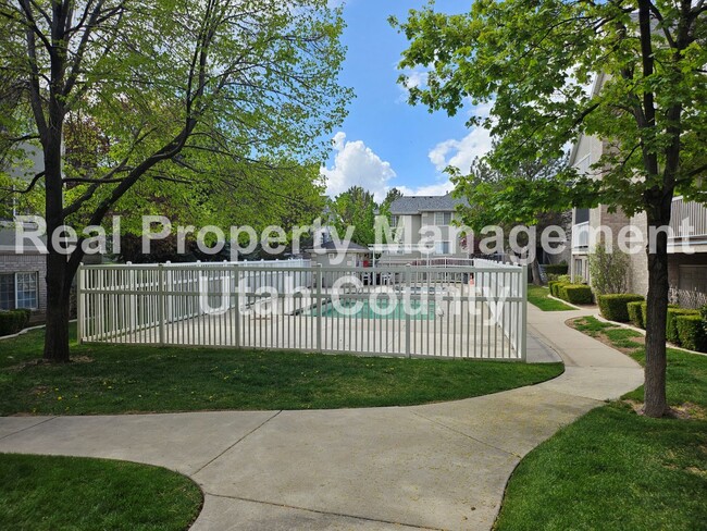 Building Photo - Orem Condo Top Floor Pet Friendly