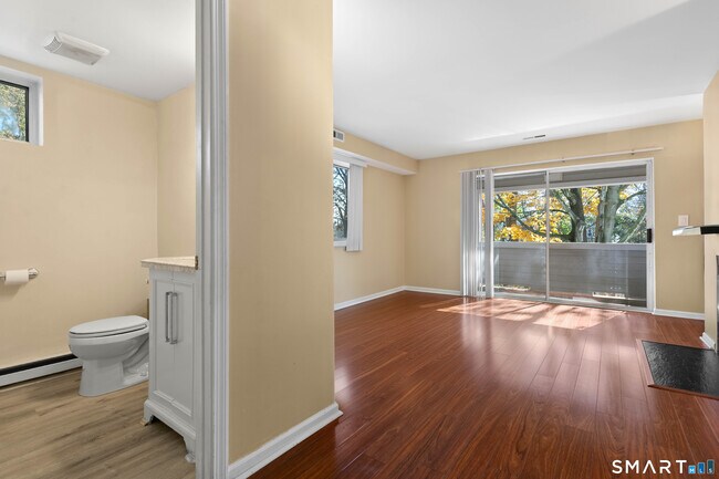 Building Photo - 267 Melba St